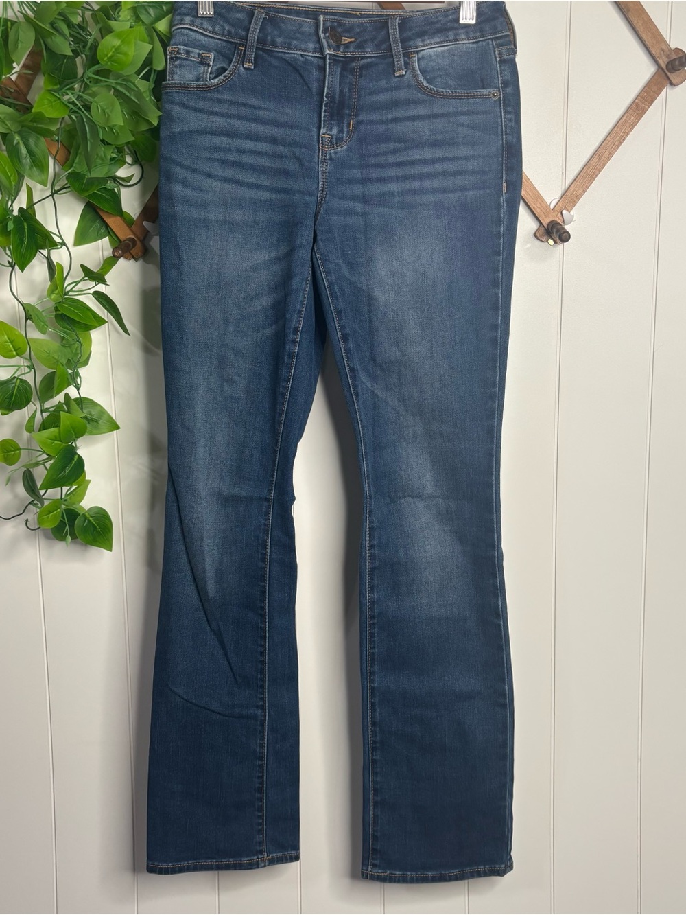Old Navy Mid-Rise kicker Bootcut Jeans in Dark Blue size 2